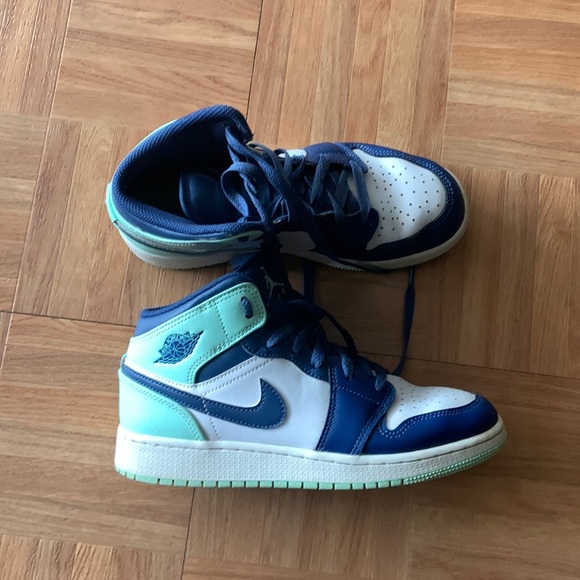 Nike Air Jordan 1 Mid Navy Blue Mint Green GS Size 5 y 554725 413 IN HAND main image 8